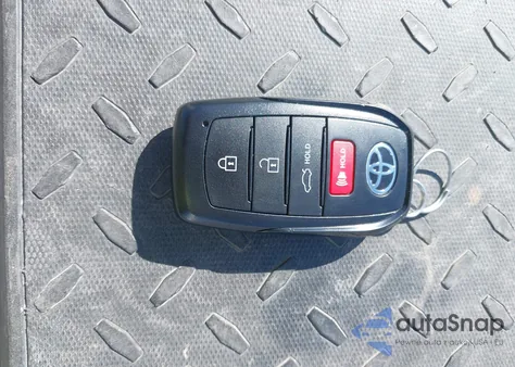 2025 Toyota Camry Le z USA, uszkodzony, nr VIN 4T1DAACK6SU052340